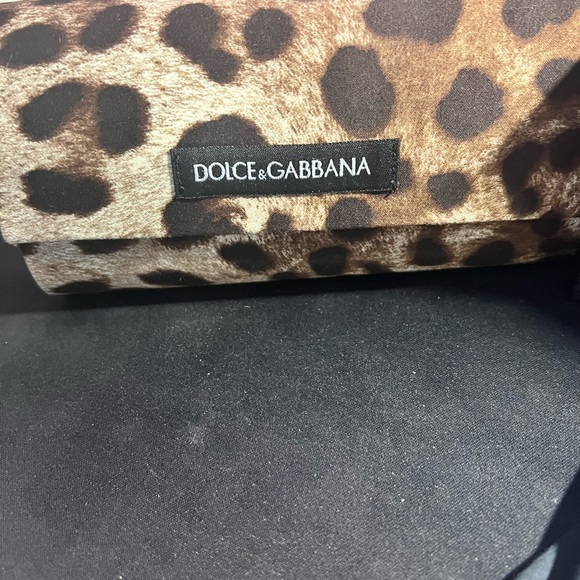 Dolce & Gabbana Leopard Print Women’s Sunglasses With Leopard Print Case - Picture 13 of 15